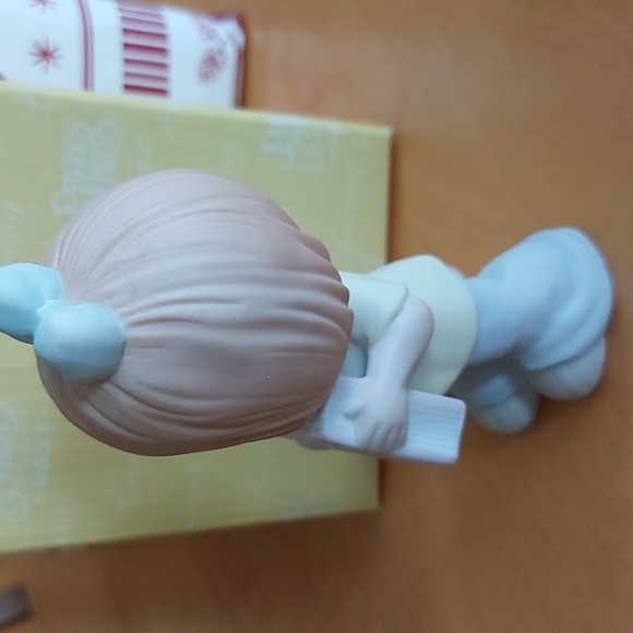 NIB Precious Moments Hold on to your Faith - Picture 4 of 5